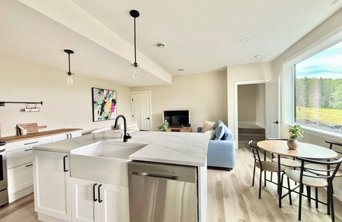 Blairmore House | Modern Mountain Retreat | Scenic Views & Comfort