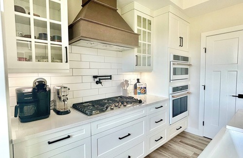 Blairmore House | Modern Mountain Retreat | Scenic Views & Comfort