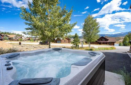 Tabernash House | Modern Mountain Retreat w Scenic Views Hot Tub