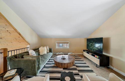 Tabernash House | Modern Mountain Retreat w Scenic Views Hot Tub