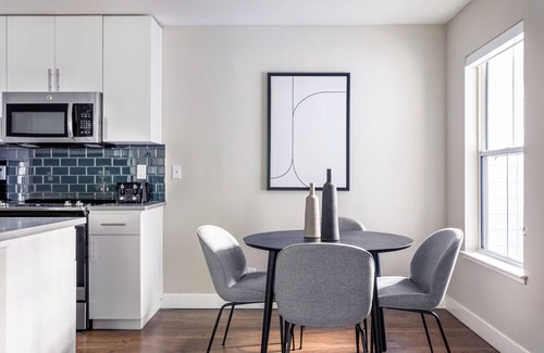 Old Mountain View Apartment | Modern Mountain View 2BR w/Gym, Spa, Parking, near Dining, by Blueground