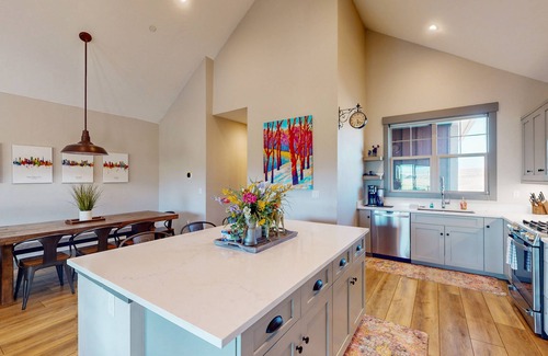 Grand Elk Ranch House | Modern mountain-view getaway with hot tub, fireplace, balcony, gas grill, & W/D