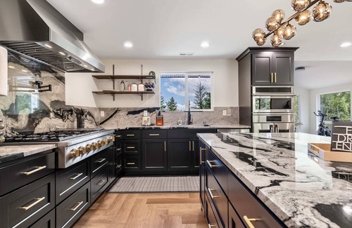 Renton House | Modern Mountain View Getaway w| Huge Outdoor Space