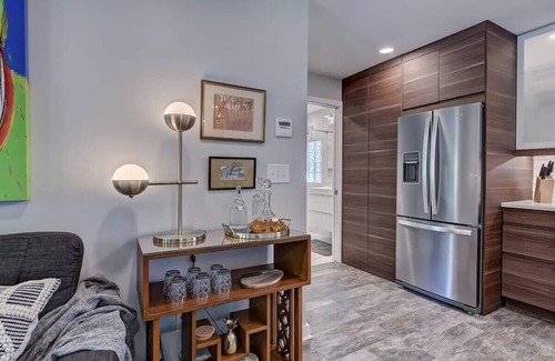 Charlotte Condo | Modern Myers Park 1BR King Condo | Queens Rd