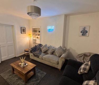Barrhead Apartment | Modern Nest stays