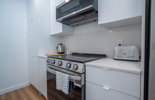 Saint Henri Apartment | Modern New Studio in Trendy Saint-Henri