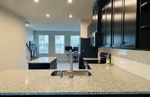 Pasadena House | Modern New Suite Close to US Capital and BWI Airport