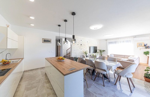 Primorski Dolac House | Modern, newly built house in natural environment.