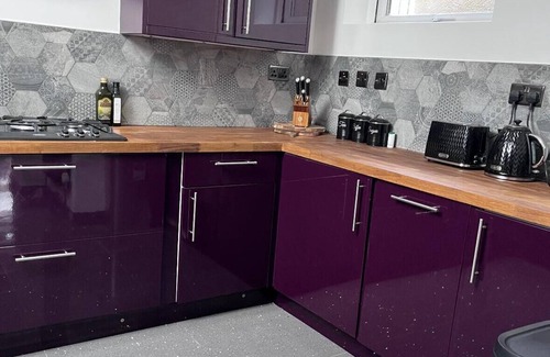 Waunlwyd House | Modern Newly Renovated 3 Story House in Ebbw Vale