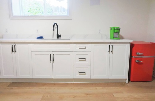 Ajax House | Modern, newly renovated 2 bedroom basement apartment w/ private entrance