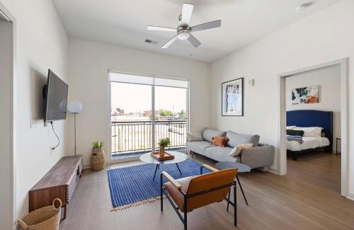 Downtown Louisville Apartment | Modern Nulu 2BR CozySuites 06