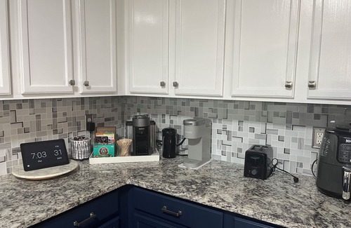 Dixie - Berryhill House | Modern Oasis! Near Airport With Tons Of Shopping!