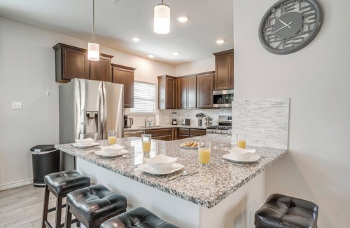McKinney House | Modern Oasis Retreat In McKinney