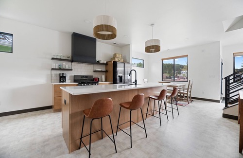 Hill City House | Modern on Main-Walking Distance to Downtown Hill City and Mickelson Trail!