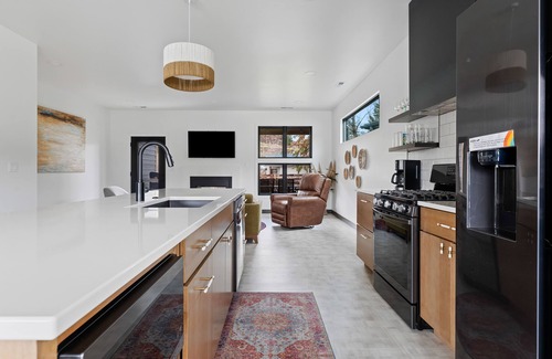 Hill City House | Modern on Main-Walking Distance to Downtown Hill City and Mickelson Trail!