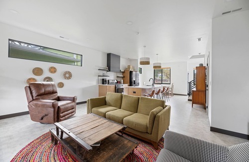 Hill City House | Modern on Main-Walking Distance to Downtown Hill City and Mickelson Trail!