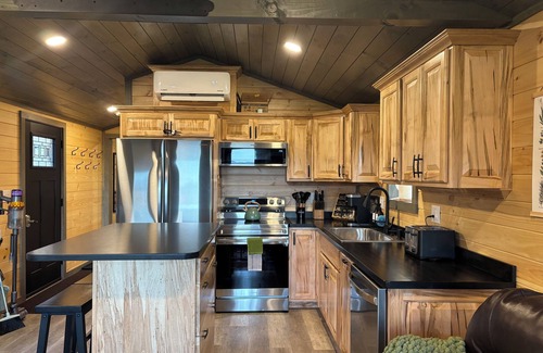 East Burke House | Modern one bedroom home within Kirby’s mountains