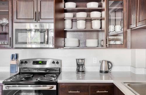 University South Apartment | Modern Palo Alto 2BR w/Pool & Gym, near FB & Google, by Blueground