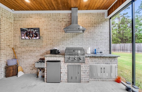 Mayhew House | Modern | Patio | Escape