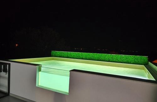 Drinovci Apartment | Modern penthouse Ivan with rooftop swimming pool and jacuzzi