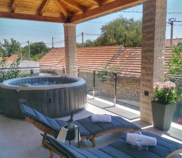 Drinovci Apartment | Modern penthouse Ivan with rooftop swimming pool and jacuzzi