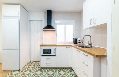 Plaza de Toros-Doctores-San Lazaro Apartment | Modern Plaza de Toros Apartment with Free Parking