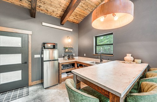 Polson Cabin | Modern Polson Cabin w/Deck Near Flathead Lake!