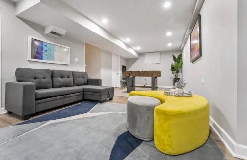Broadview House | Modern Pop Art Decor Grill & Games