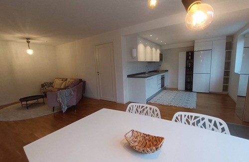 Floda Apartment | Modern & Private near Nature: kitchen, washer - perfect for 2-4 people & up to 5