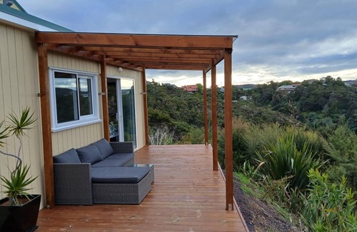 Paihia Cabin | Modern private cabin, breathtaking ocean & bush views, natural light & quiet
