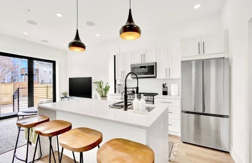 Truxton Circle Apartment | Modern & Private Getaway Minutes to Capitol Hill!