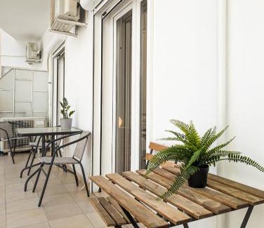 Koukaki Apartment | Modern&Quiet 2BD apt on a pedestrian