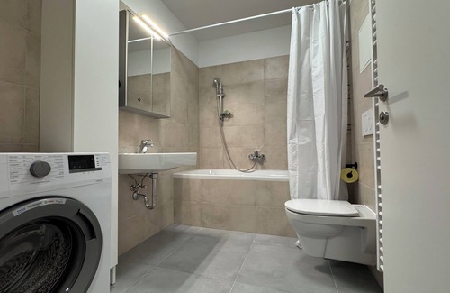 Favoriten Condo | Modern & quiet apartment with balcony