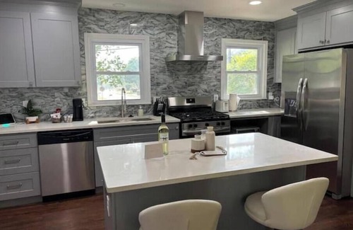 Marietta House | Modern Ranch in West Cobb in Upscale Neighborhood
