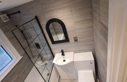 Woolwich Common House | Modern Remodeled Contemporary House