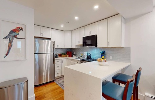North Cambridge Apartment | Modern Renovated 1BR w/Pvt Entrance – Prime Loc