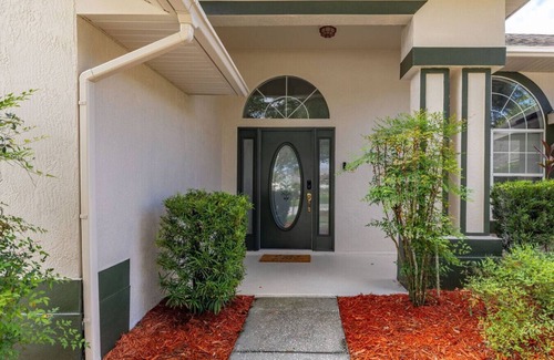 Thousand Oaks House | Modern Retreat, family sized with large south facing deck