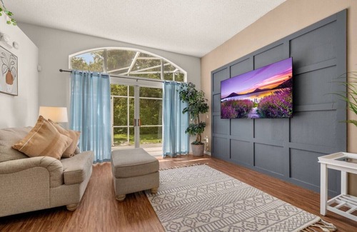 Thousand Oaks House | Modern Retreat, family sized with large south facing deck