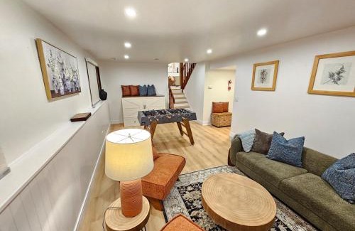 Waukegan Villa | Modern Retreat near Six Flags & Naval Base