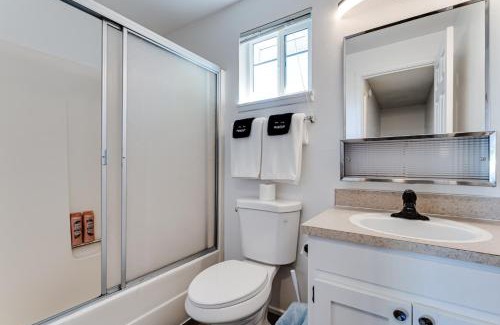 College Hill Apartment | Modern Retreat near UofO, Autzen Stadium, Amazon Park #2