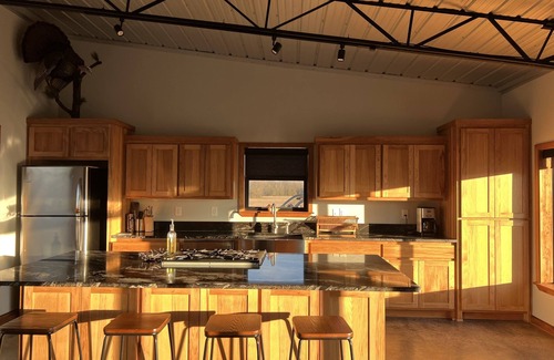 Bauxite Cabin | Modern Retreat with Stunning Views - 25 Mi to Little Rock!