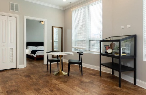 River West Apartment | Modern River West 2BR with W&D by Zencity