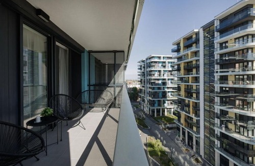Obuda Apartment | Modern Riverfront Apartment with Free Parking