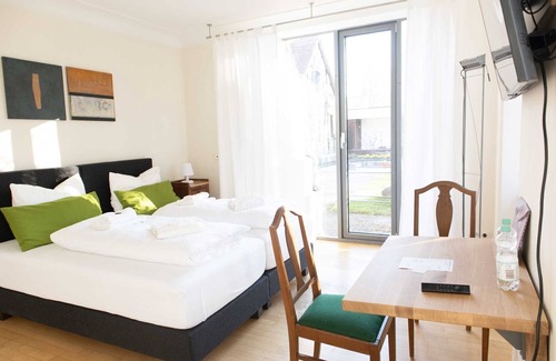 Riedlingen Bed & Breakfast | modern room in historic villa 1