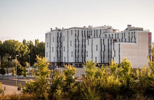 Milagrosa Apartment | Modern Room with High-Speed Wi-Fi in Pamplona