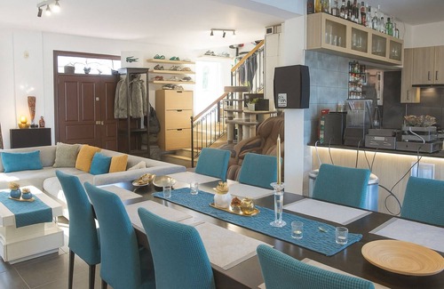 Oroklini Villa | Modern room with sea view in Villa private pool fitness room in Oroklini