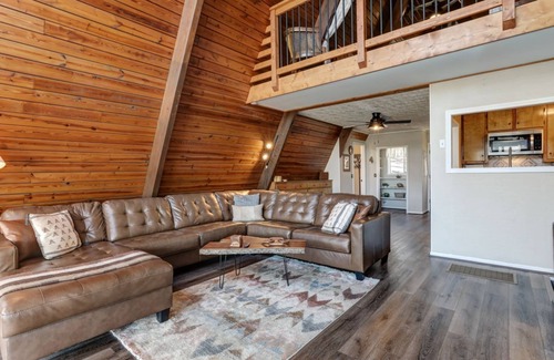 Tate Ski Chalet | Modern rustic vibes & mountain views! - Cozy Days Hideaway