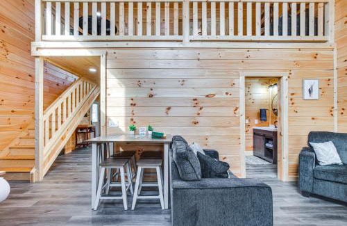 Wolf Run House | Modern Salineville Cabin on 13 Acres with Fire Pit!