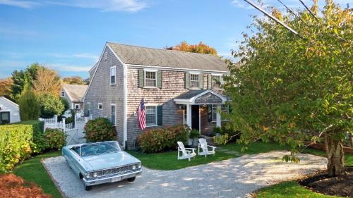 Edgartown House | Modern Saltbox in Edgartown Village