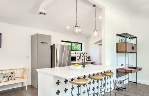 Old Fort House | Modern Sanctuary| Modern Amenities Amidst Rustic Charm